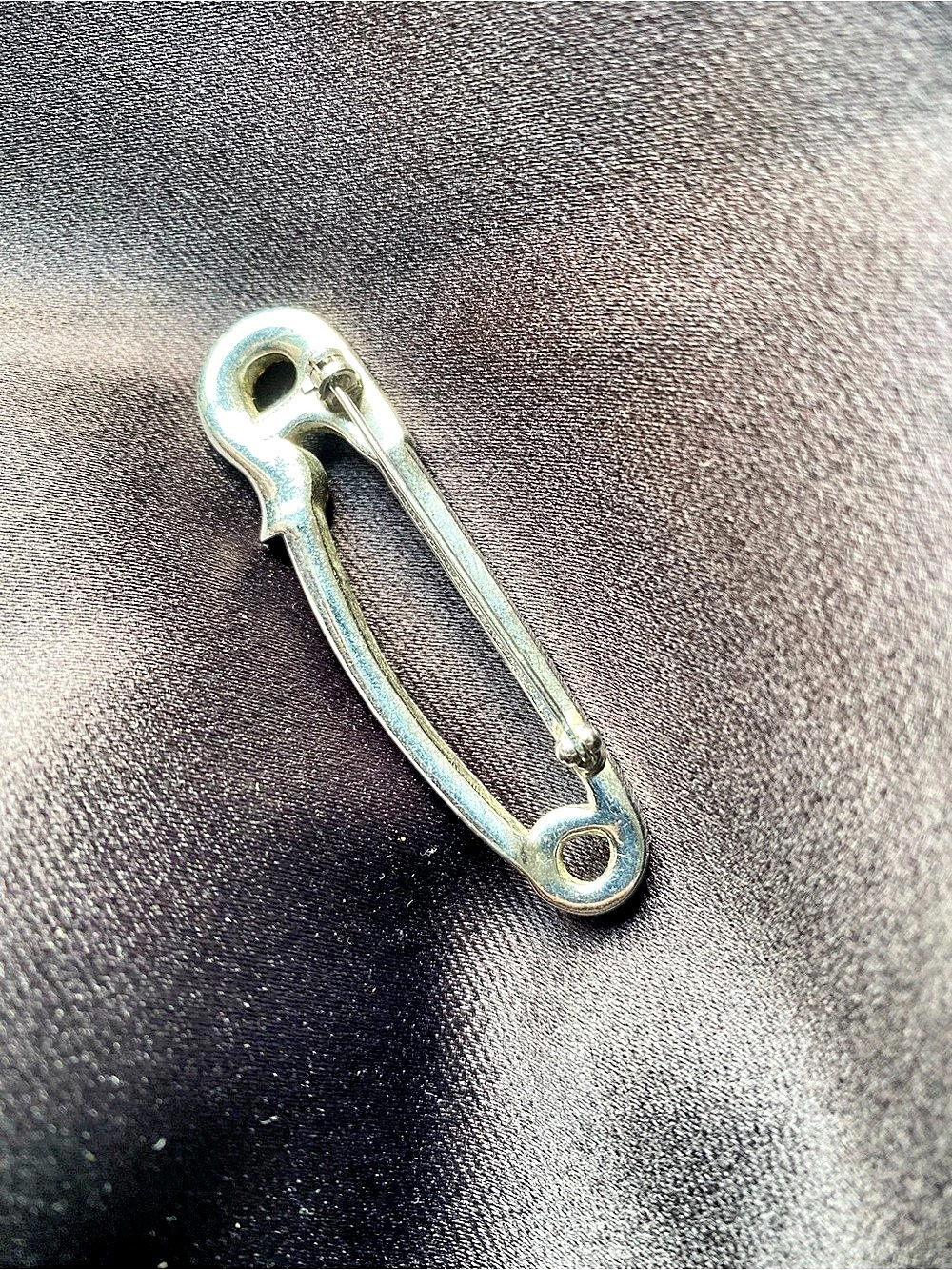 Safety Pin Brooch - Picture 9 of 10